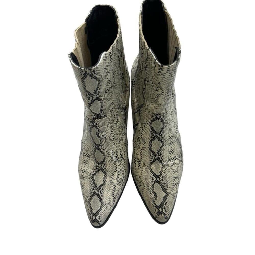 Women's Boohoo White Snake Print Boots Size 6